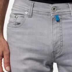 Pierre Cardin Lyon Tapered Fit Five-Pocket Herren Jeans Hellgrau 7 Pierre Cardin Lyon Tapered Fit Five-Pocket Herren Jeans Hellgrau -Angebote Pierre Cardin Store PC C7 34510 8022 9844 3 800